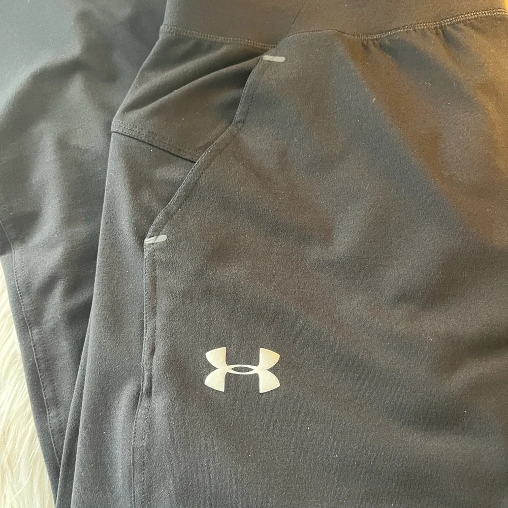 Under Armour loose fit athletic sweat pants. Size large